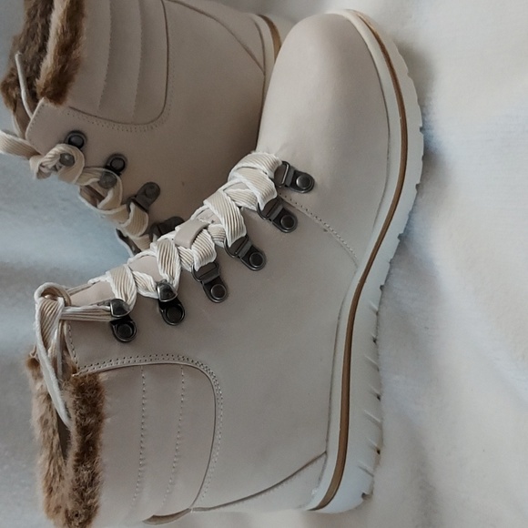 Cliffs by White Mountain Booties - Picture 3 of 12